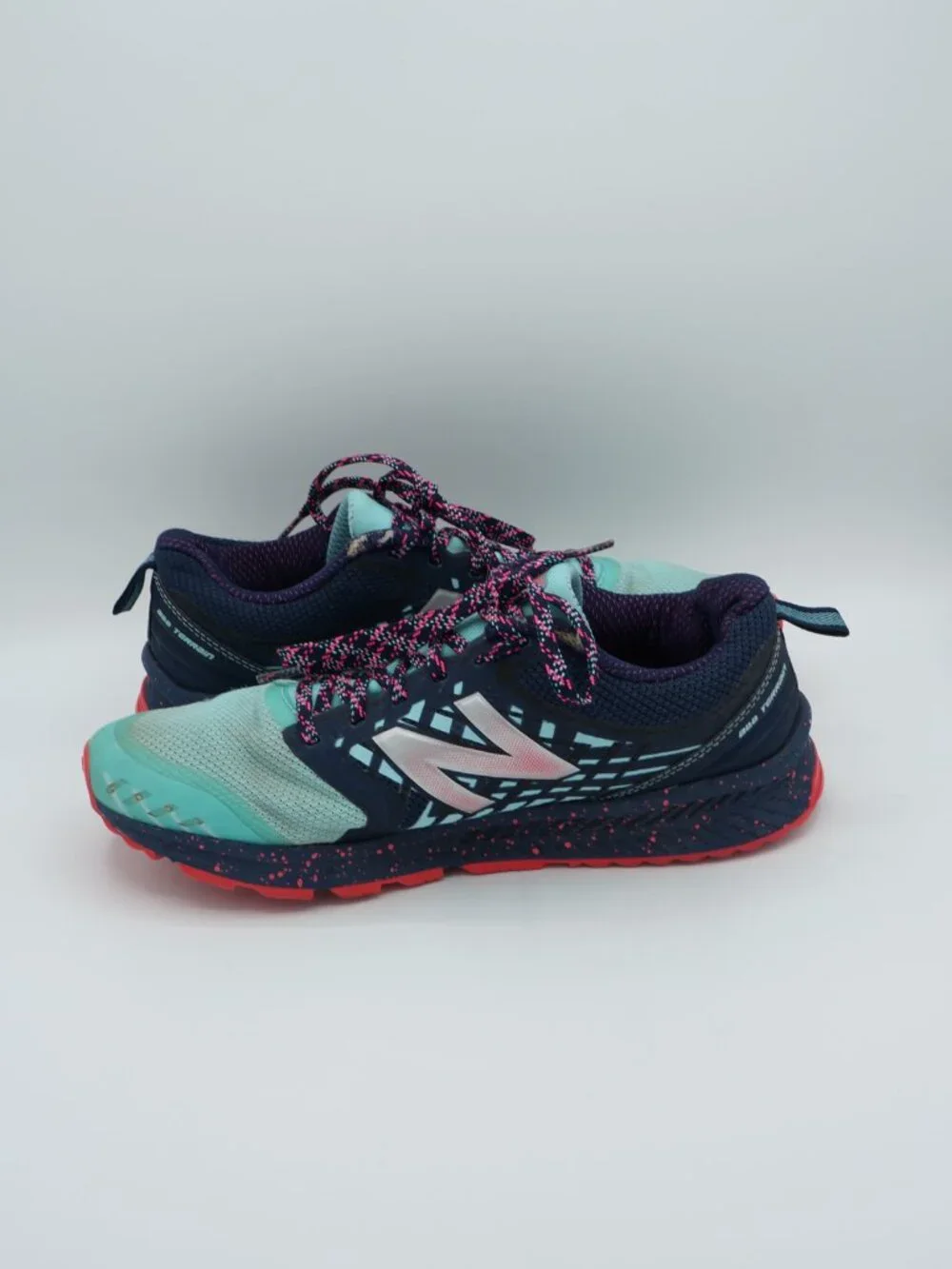 New Balance 590v4 All Terrain Trail Running Shoes Women's Size 8.5